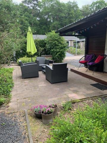 Sfeervolle Blokhut Op De Veluwe Op Recreatiepark Topparken In Beekbergen Met Vrije Tuin En Eigen Parkeerplaats Екстер'єр фото